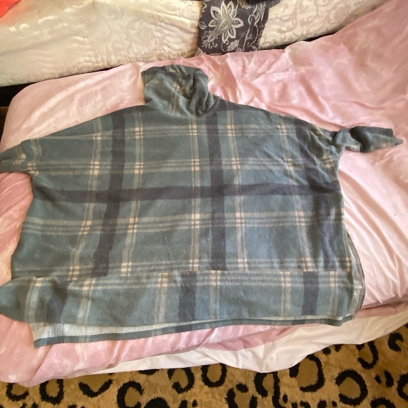 Fuzzy Poncho Top Plaid Dolman Sleeve Slouchy Fit With Cowl Neck and Side Split - Picture 10 of 10